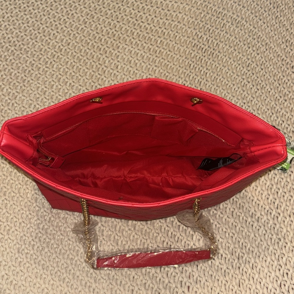 🆕 Badgley Mischka Red Quilted Chain Strap Bag - Vegan Leather - Picture 9 of 15